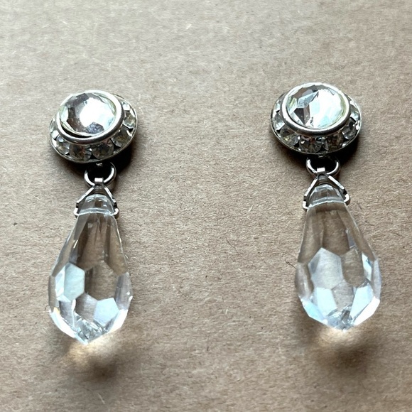 Gorgeous Crystal Icicle Earrings - Picture 2 of 7